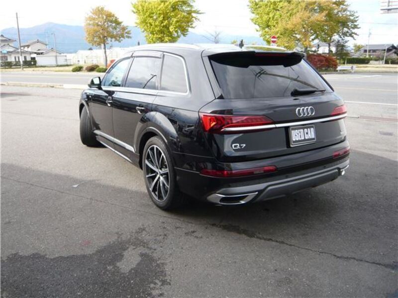 Q7