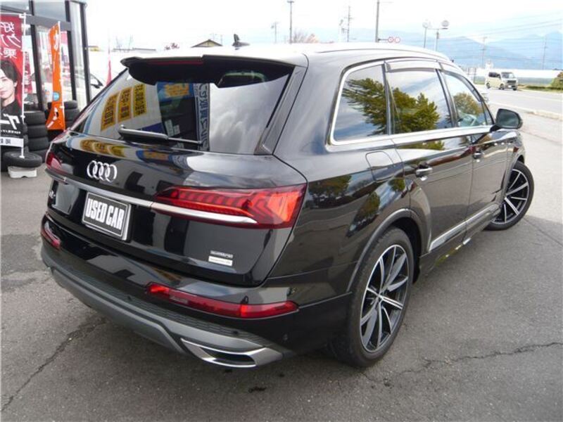 Q7
