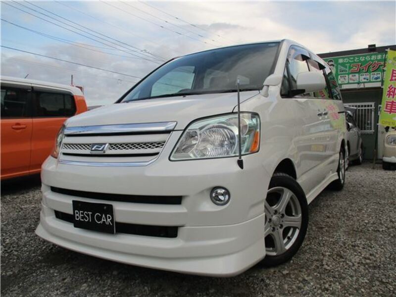 TOYOTA NOAH