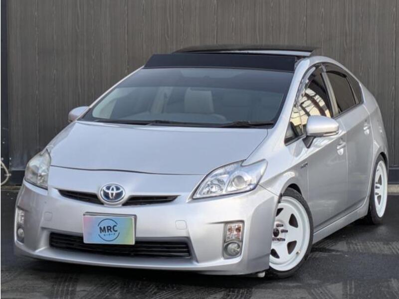 TOYOTA PRIUS