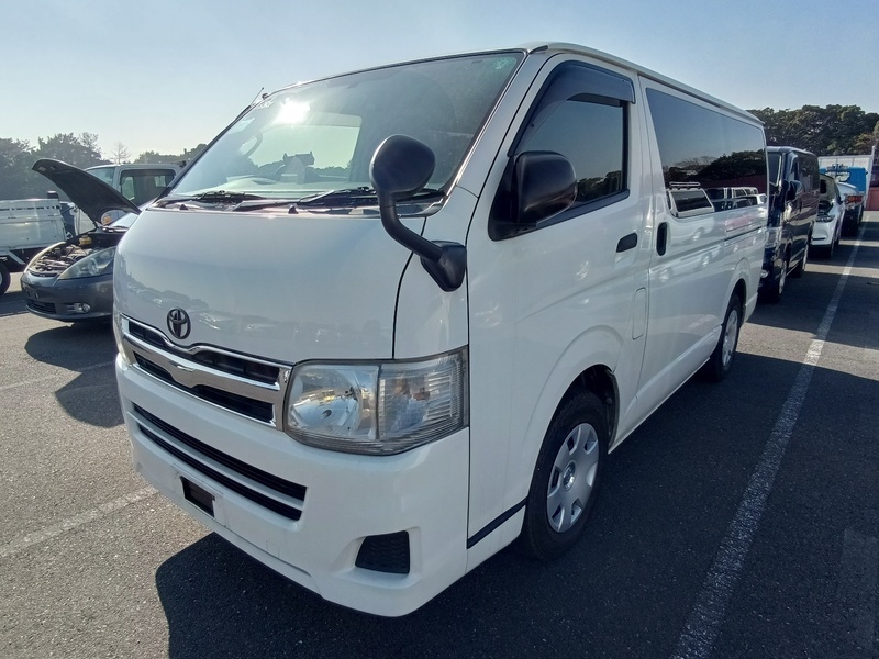TOYOTA Regiusace Van