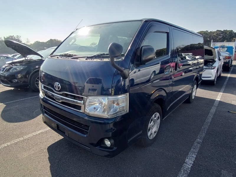 TOYOTA HIACE VAN