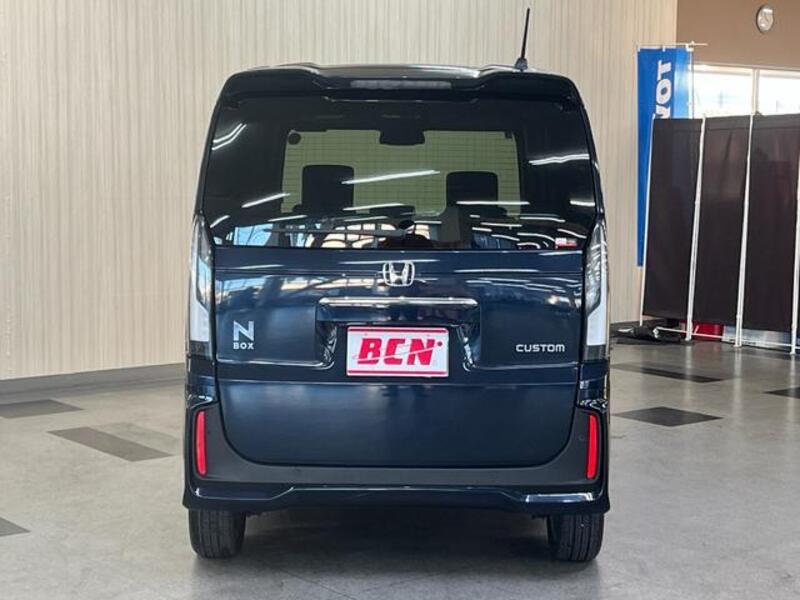 N BOX CUSTOM