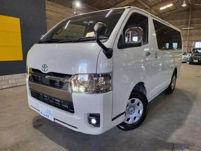 TOYOTA HIACE VAN