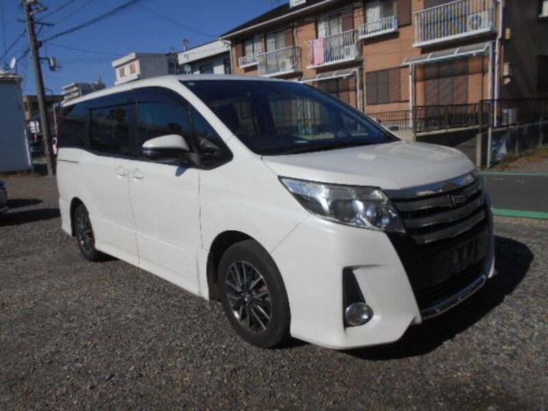 TOYOTA NOAH