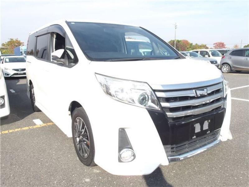 TOYOTA NOAH