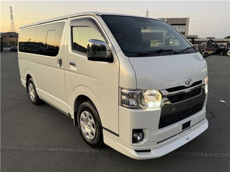 TOYOTA HIACE VAN