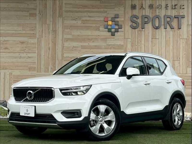 VOLVO XC40