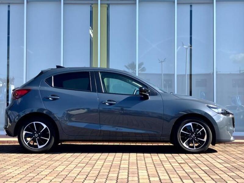 MAZDA2