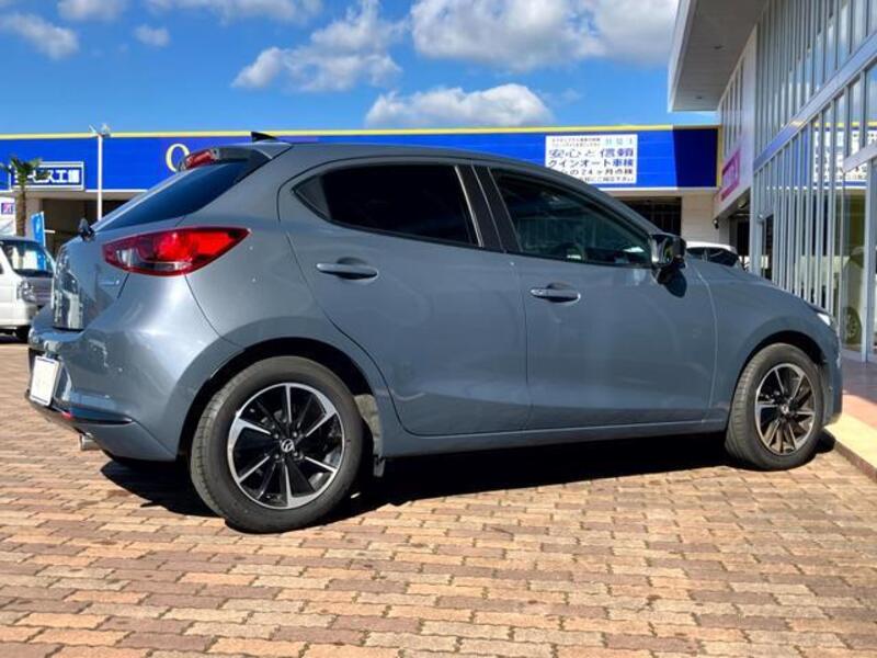 MAZDA2