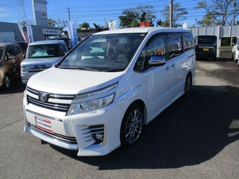 TOYOTA VOXY