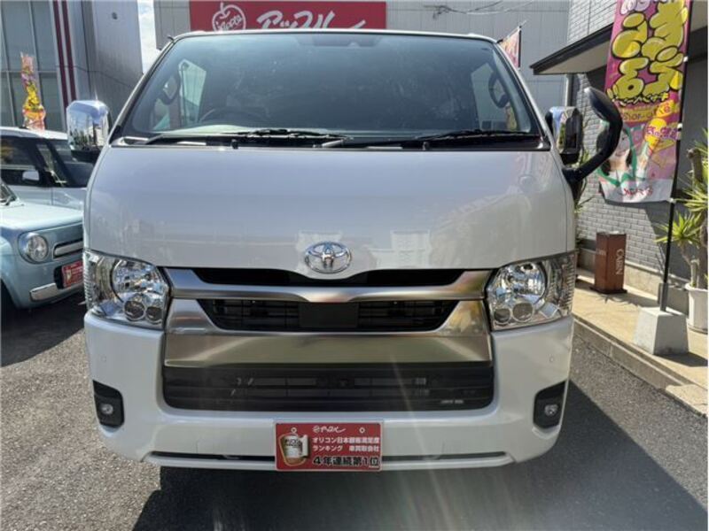 TOYOTA HIACE