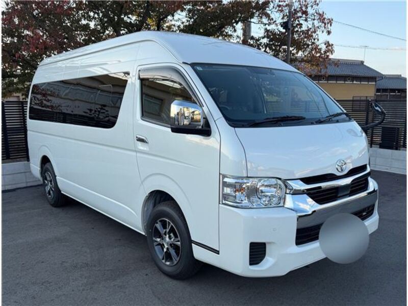 TOYOTA HIACE