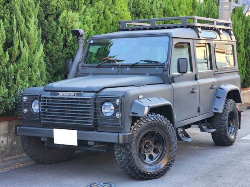 LAND ROVER DEFENDER