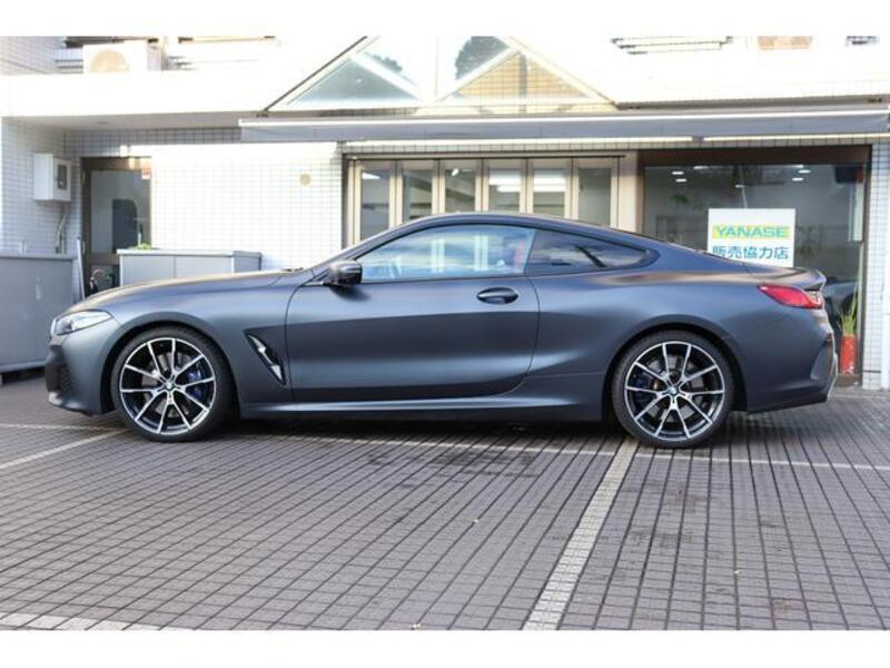 BMW 8 SERIES