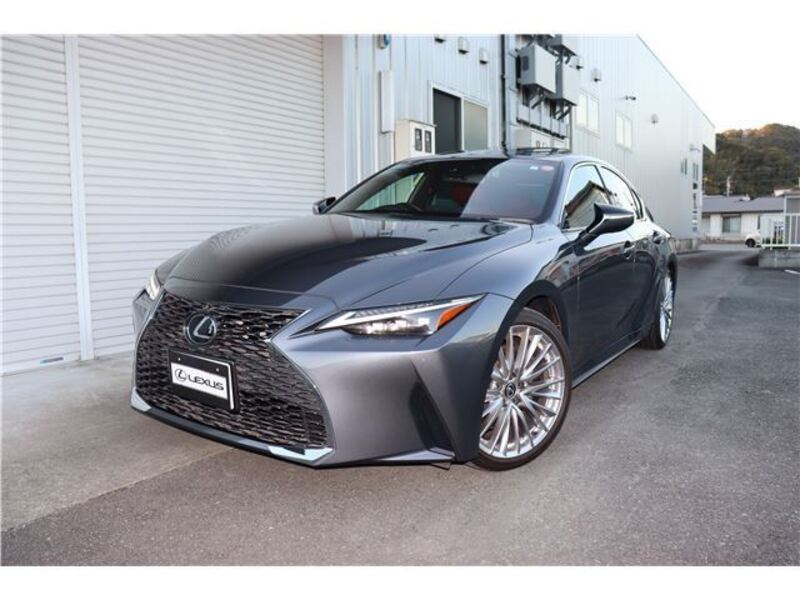 LEXUS IS