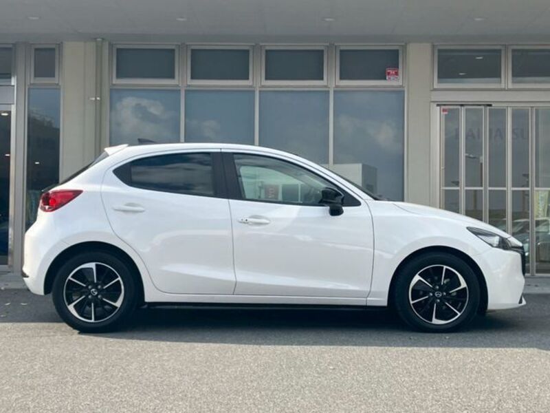 MAZDA2