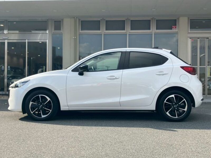 MAZDA2