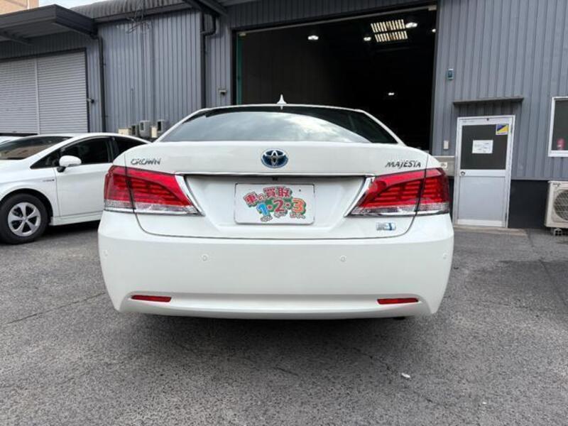 CROWN MAJESTA