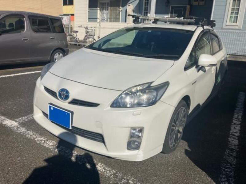 TOYOTA PRIUS
