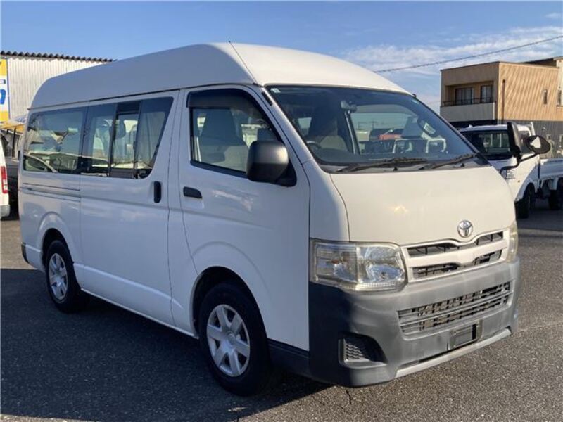 TOYOTA HIACE