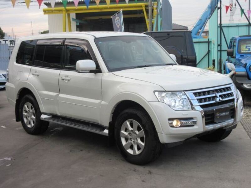 MITSUBISHI PAJERO
