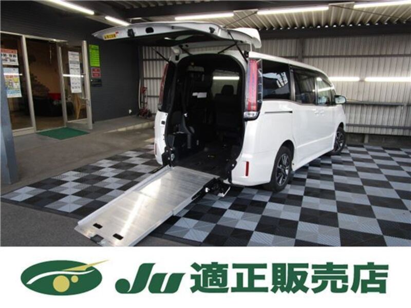 TOYOTA NOAH