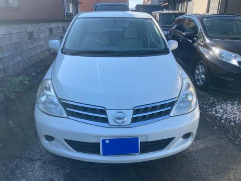 NISSAN TIIDA