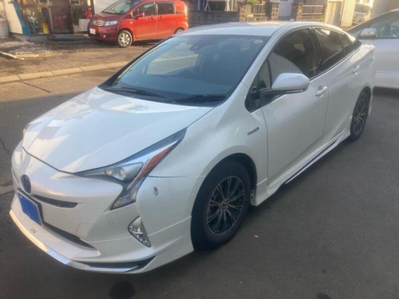 TOYOTA PRIUS