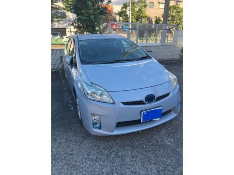 TOYOTA PRIUS