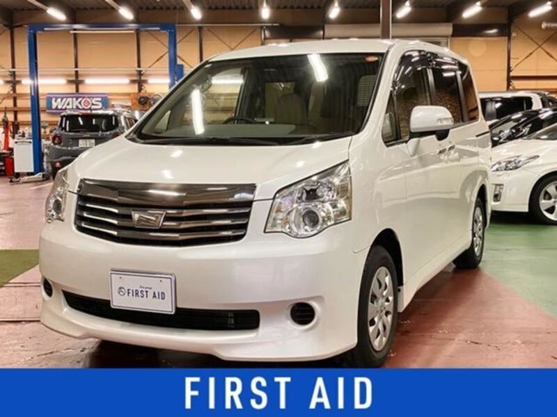 TOYOTA NOAH