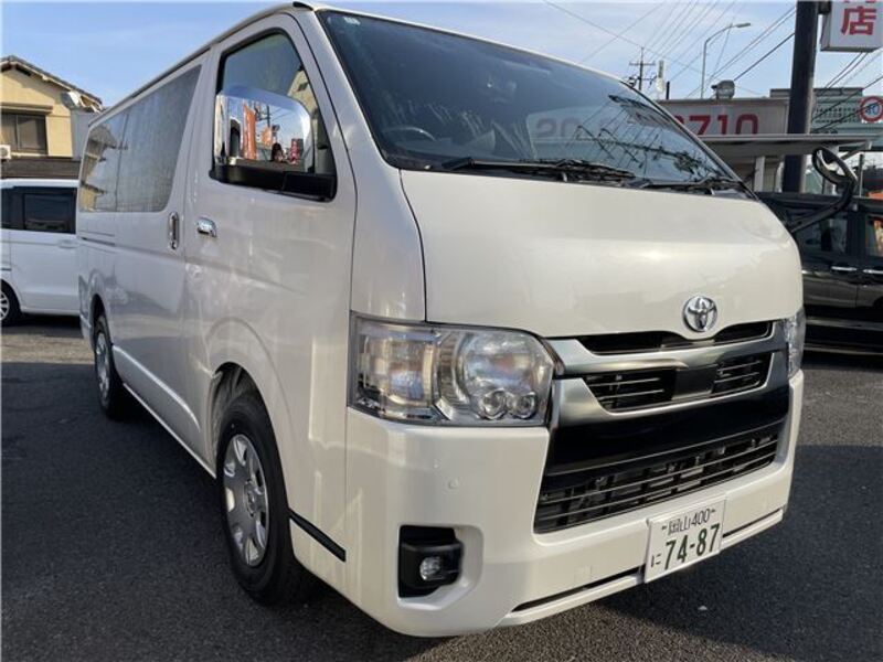 TOYOTA HIACE