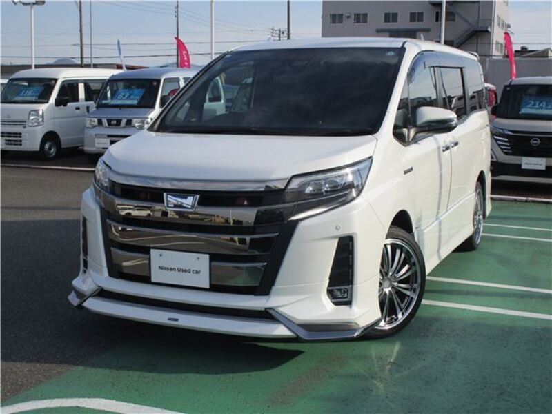 TOYOTA NOAH