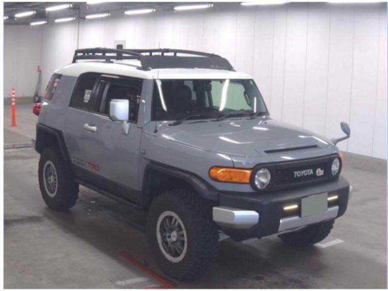 TOYOTA FJ CRUISER