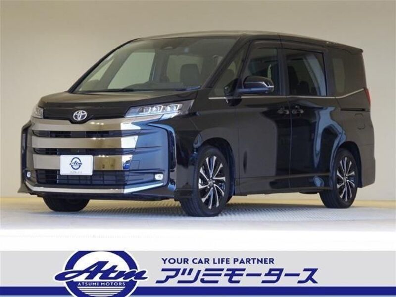 TOYOTA NOAH