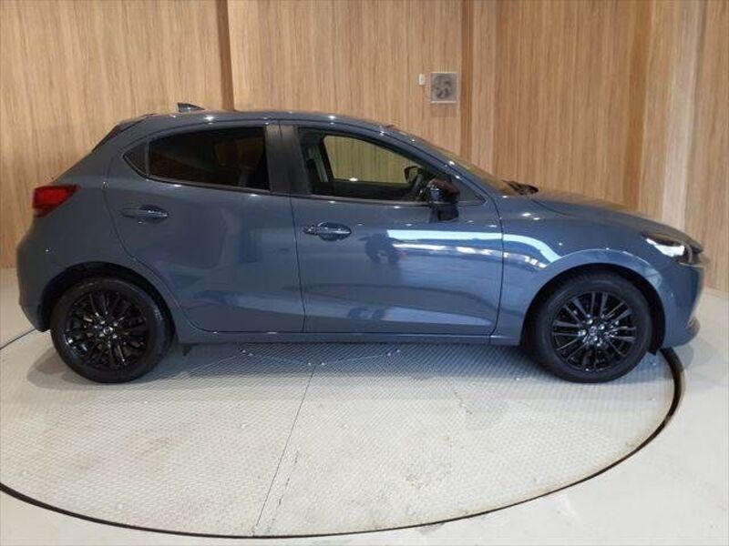 MAZDA2
