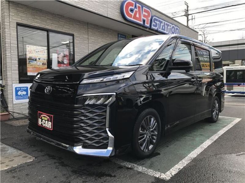 TOYOTA VOXY