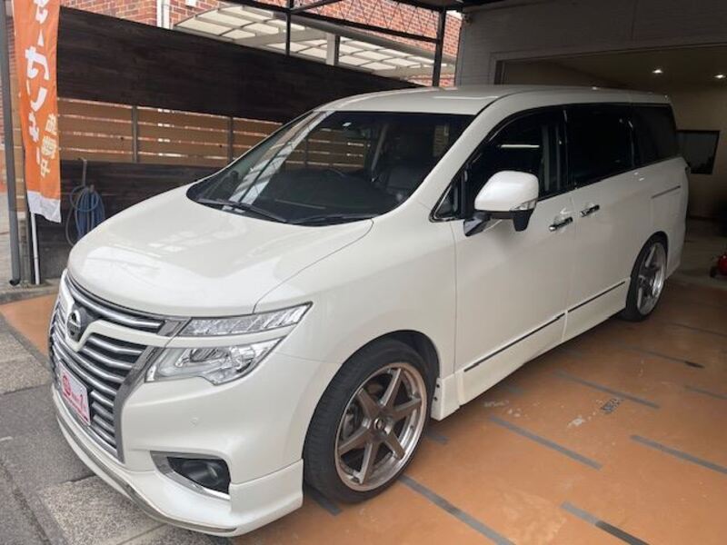 NISSAN ELGRAND