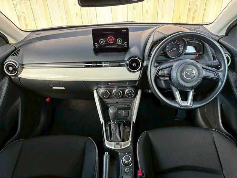 MAZDA2