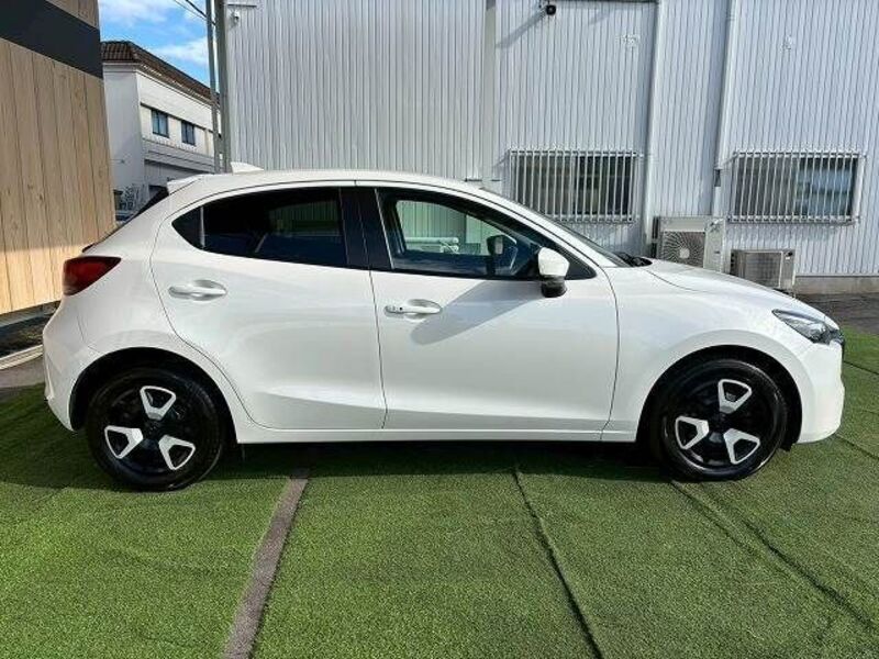 MAZDA2