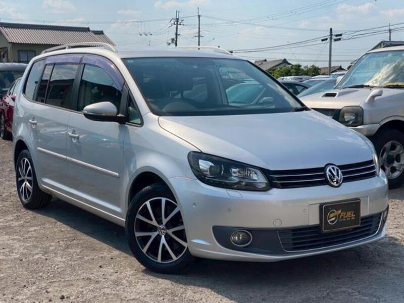 VOLKSWAGEN GOLF TOURAN