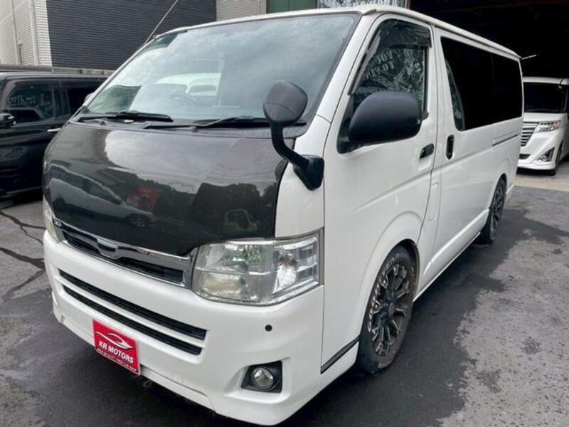 TOYOTA HIACE VAN