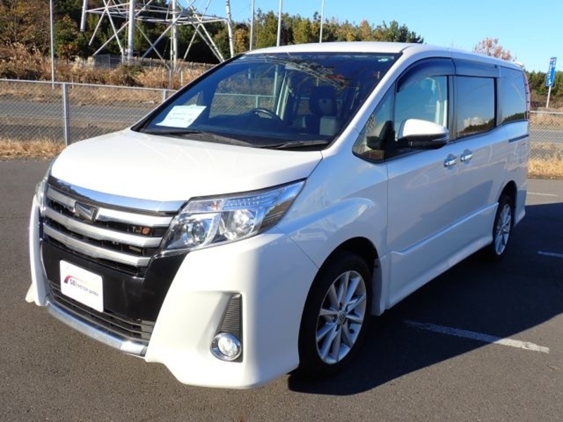 TOYOTA NOAH
