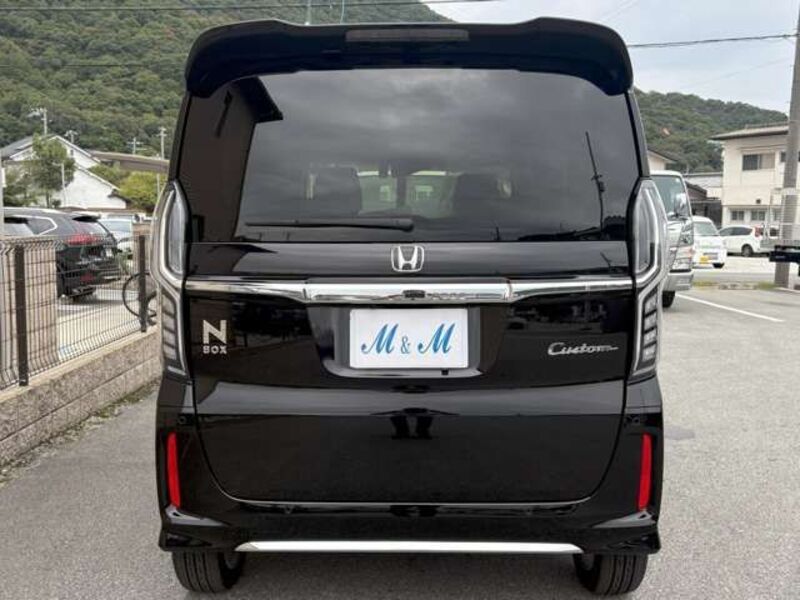 N BOX CUSTOM
