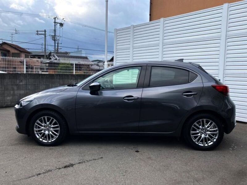 MAZDA2