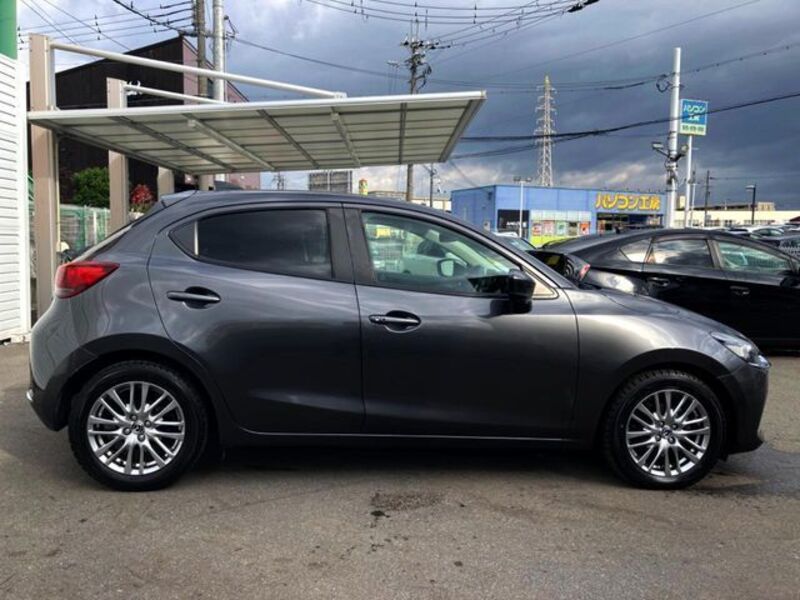 MAZDA2