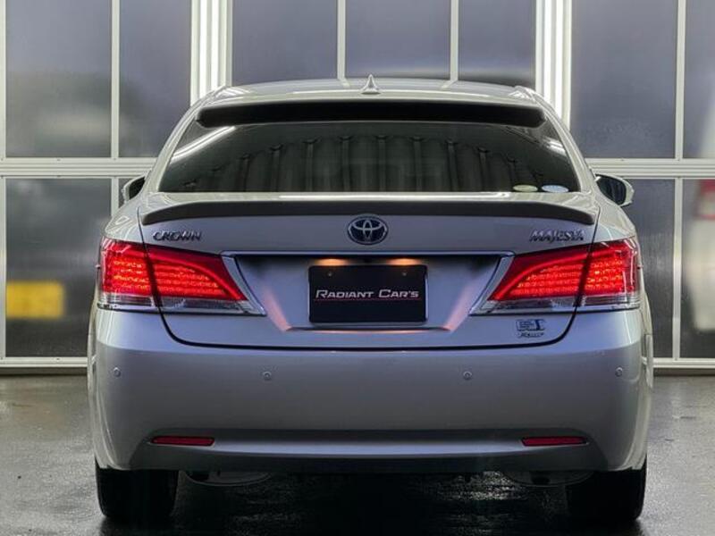 CROWN MAJESTA