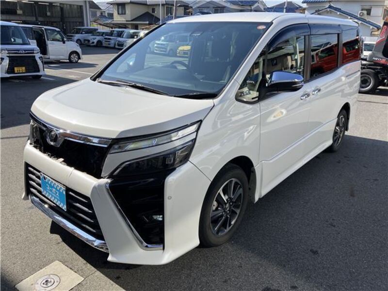 TOYOTA VOXY