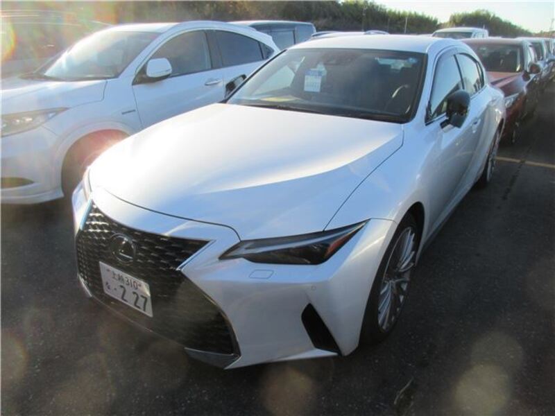 LEXUS IS