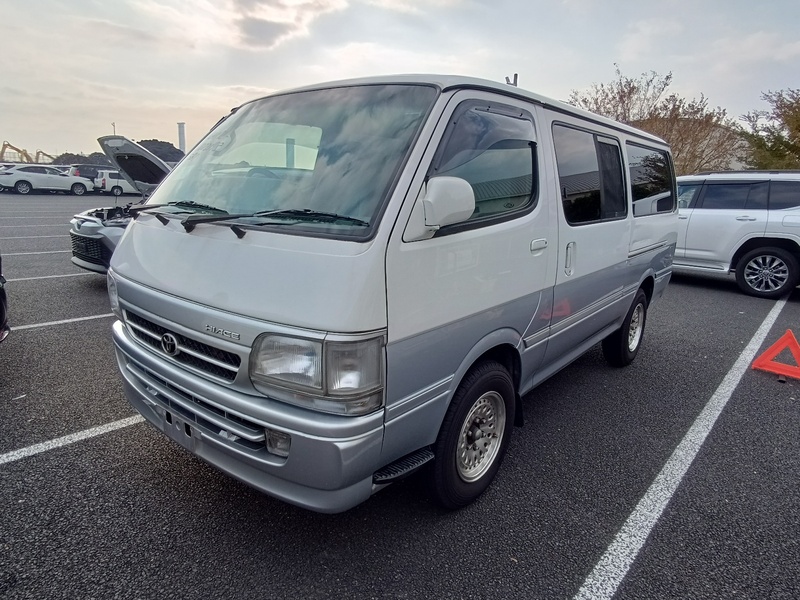 TOYOTA HIACE VAN